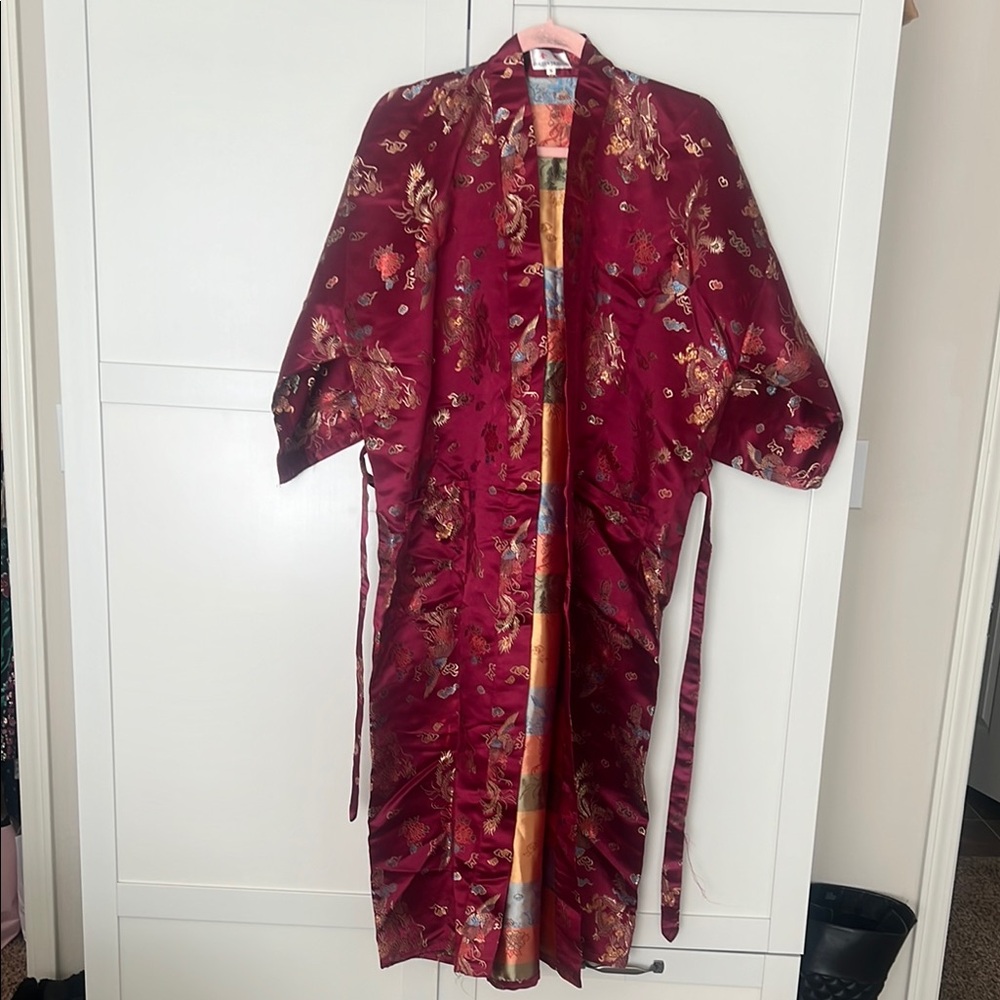 Elegant Floral Kimono Robe with Dragon 🐉 embroidery